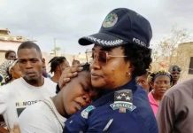 Família enlutada dos 5 fios recebe conforto da polícia