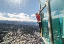 Quanto recebeu o alpinista que escalou (sem proteção) um dos edifícios mais altos do mundo?