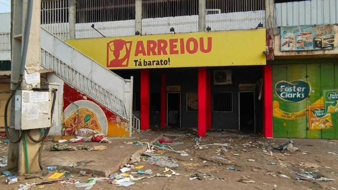 Loja vandalizada luanda